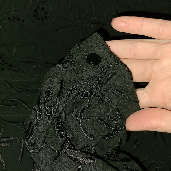 NWT ⭐⭐ Fame Istanbul black button up blouse - Picture 4 of 7